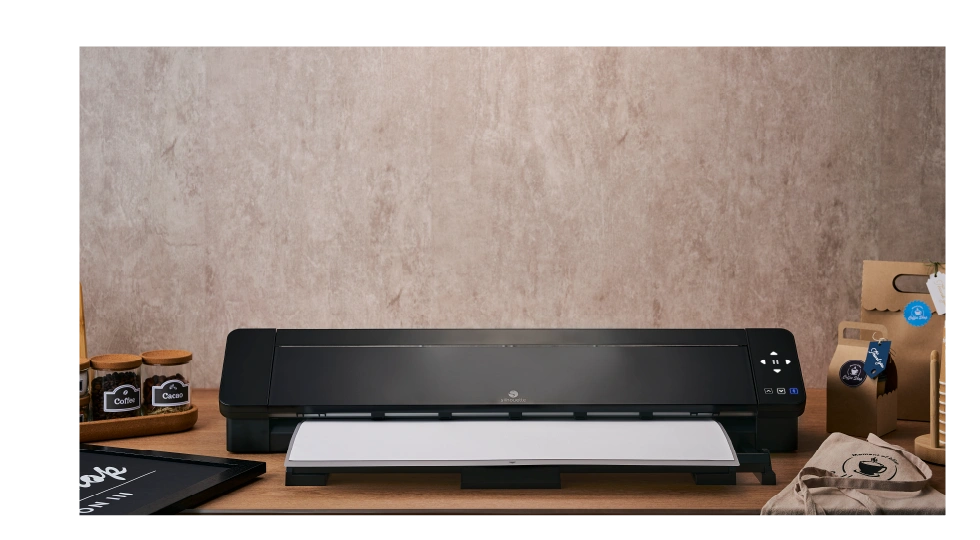 CAMEOPROMK2が机の上に置かれている