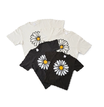 家族でおそろいのTシャツが４枚